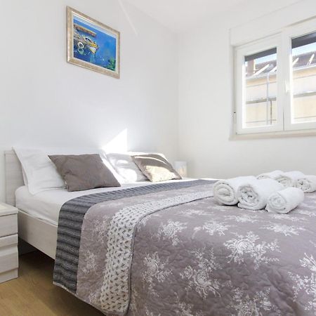 Apartments Luka Vodice Rom bilde