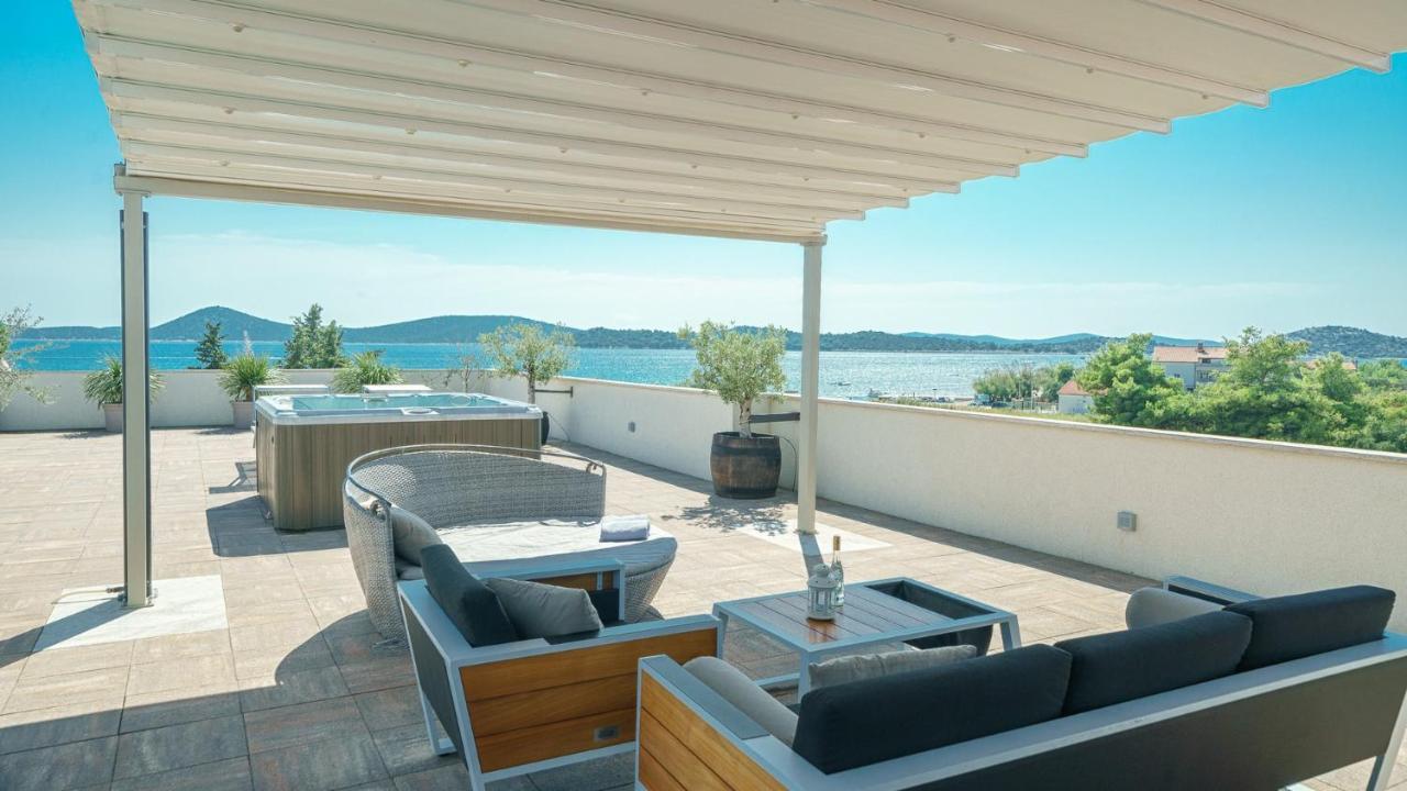 Apartments Luka Vodice Eksteriør bilde
