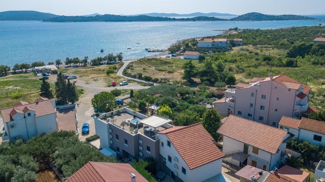 Apartments Luka Vodice Eksteriør bilde