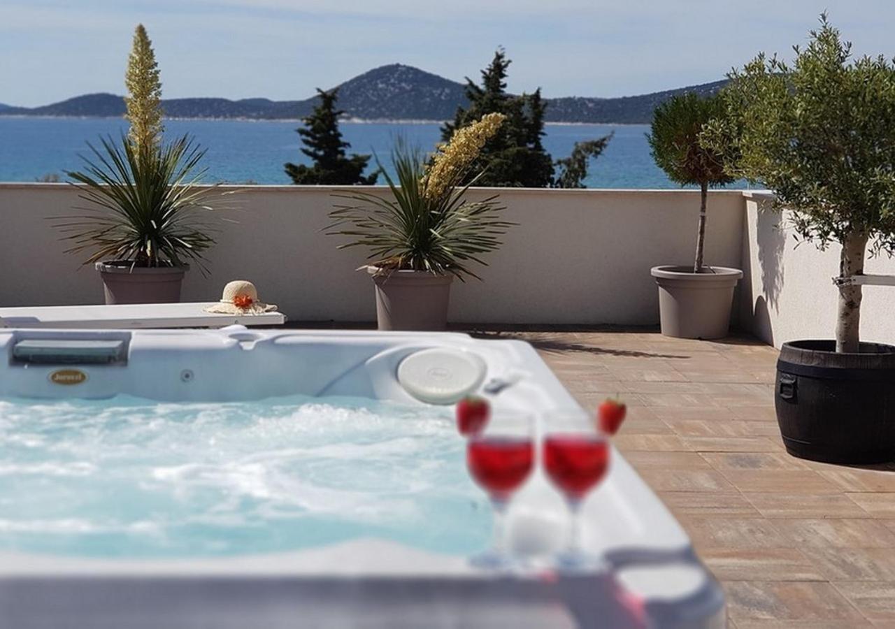 Apartments Luka Vodice Eksteriør bilde