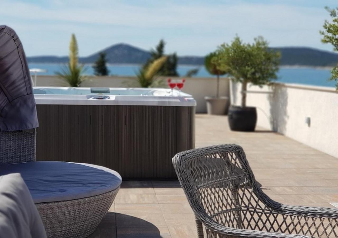 Apartments Luka Vodice Eksteriør bilde