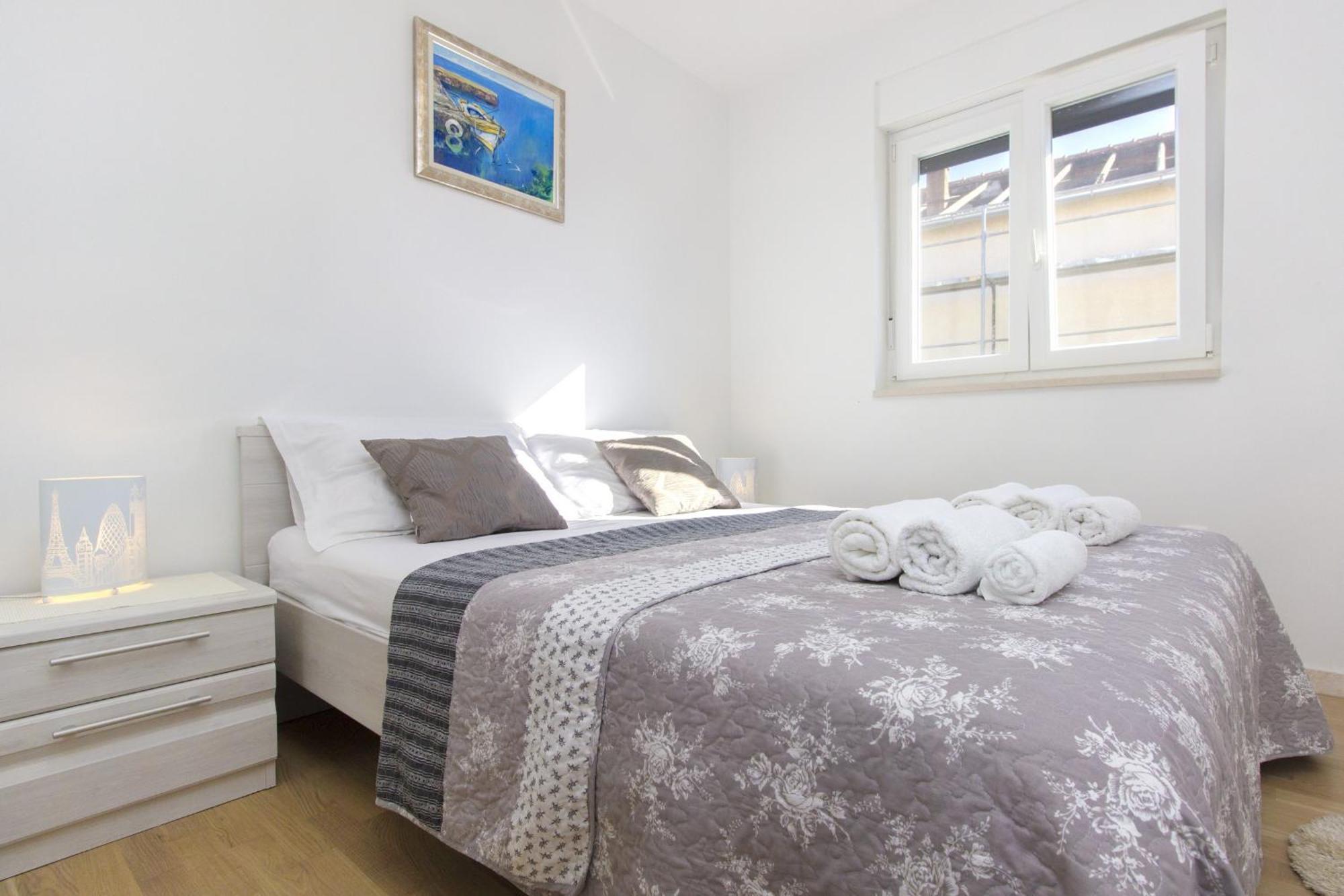 Apartments Luka Vodice Rom bilde
