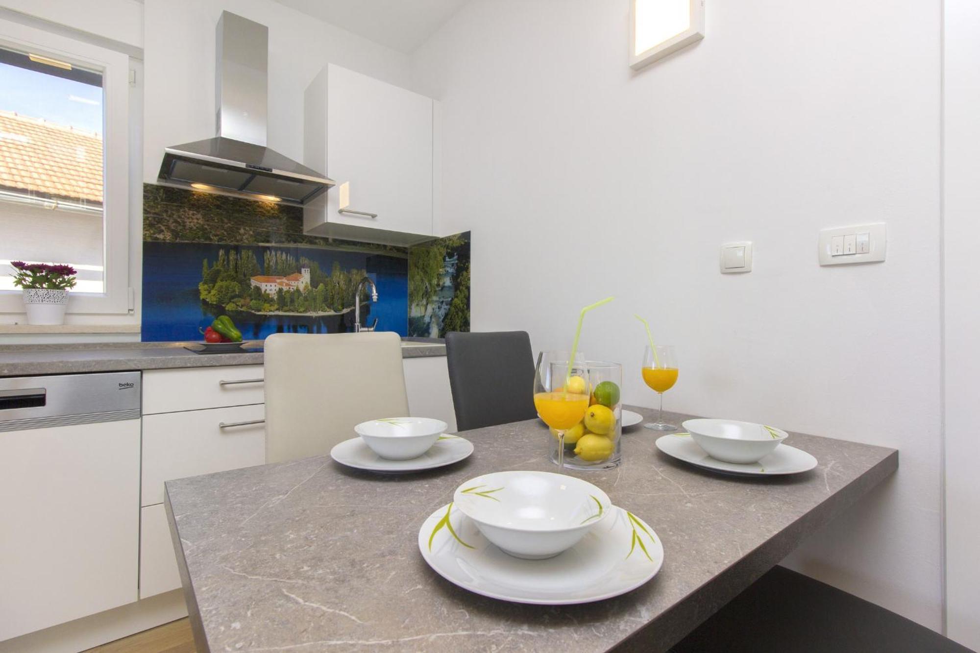Apartments Luka Vodice Rom bilde