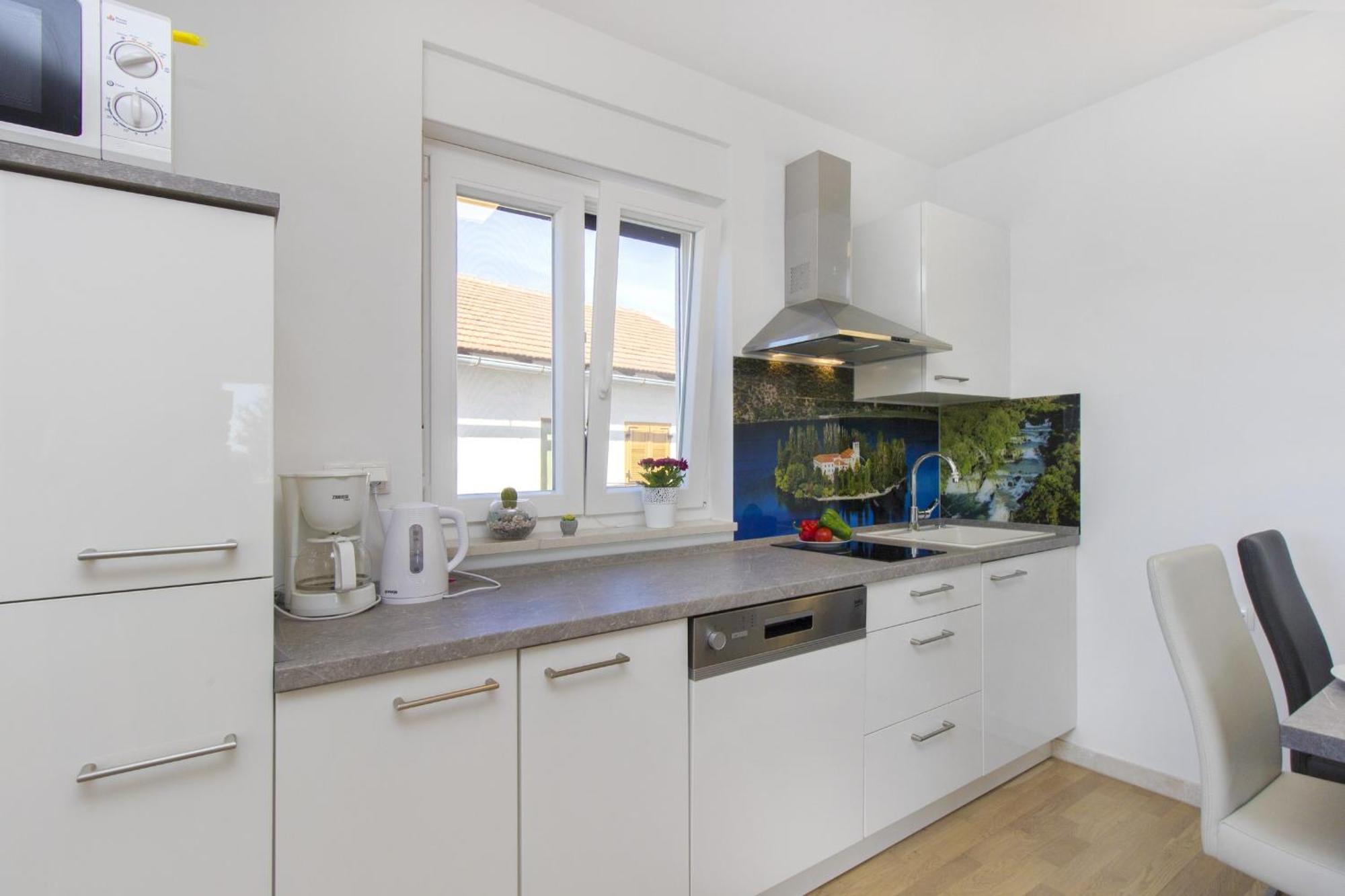 Apartments Luka Vodice Rom bilde