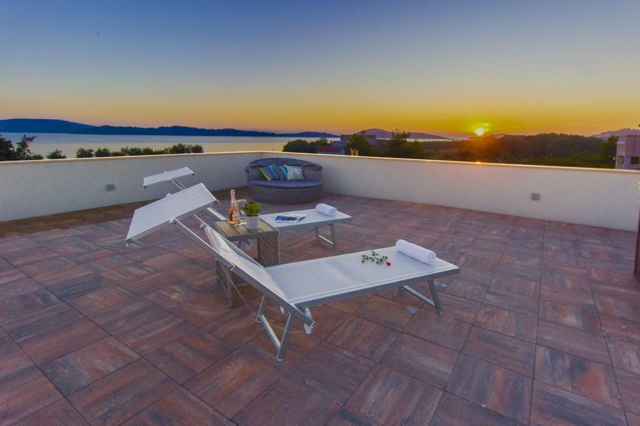 Apartments Luka Vodice Eksteriør bilde