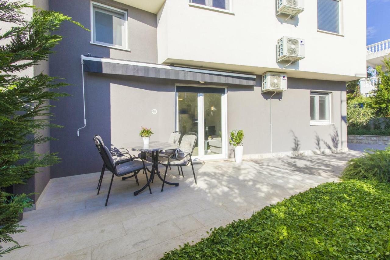 Apartments Luka Vodice Eksteriør bilde