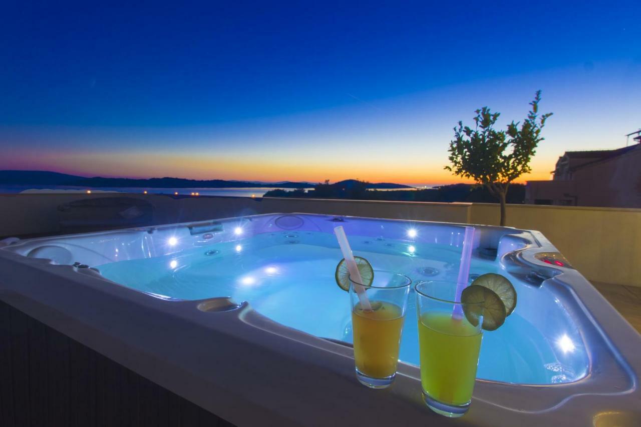 Apartments Luka Vodice Eksteriør bilde